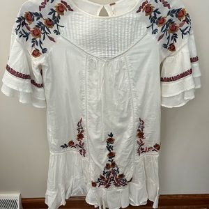 Never worn before! No holes or stains! Selling because it doesn’t fit me!